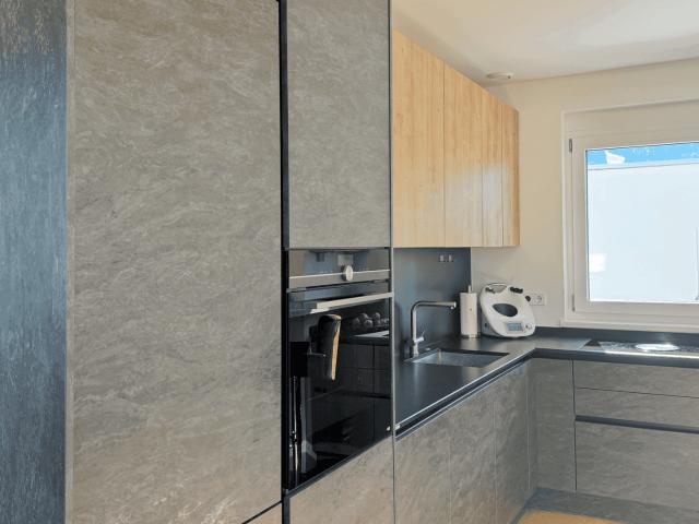 VOLLMÖBLIERT Exklusive 2 Zimmer Penthousewohnung in St. Johann Alpenpanorama, Designermöbel  private Sauna