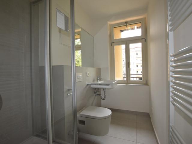 Frisch sanierte 2 Zimmerwohnung mit Einbauküche!