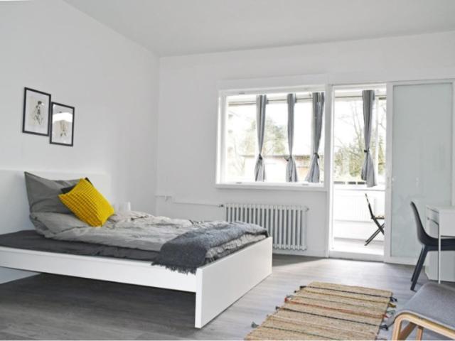 Vollmöblierte Zweiraum Wohnung mit Wintergarten in Charlottenburg