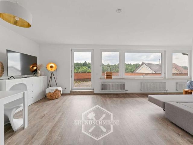 Vollmöblierte 1,5 Zimmer Wohnung mit großem Balkon