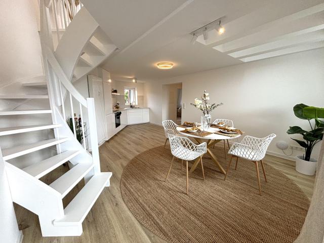 Vollmöblierte 2,5 Zimmer Maisonette mit Tageslichtbad & Kellerraum Neubau 2024 in Köln Mülheim!