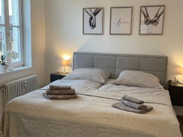 Vollmöblierte 2 Zimmerwohnung nahe SI Zentrum, Flughafen/Messe mit 49 m² Wfl. im 2. Obergeschoss, Stuttgart Amsterdam Apartments for Rent