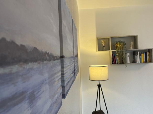 Vollmöblierte 2 Zimmerwohnung nahe SI Zentrum, Flughafen/Messe mit 49 m² Wfl. im 2. Obergeschoss, Stuttgart Amsterdam Apartments for Rent