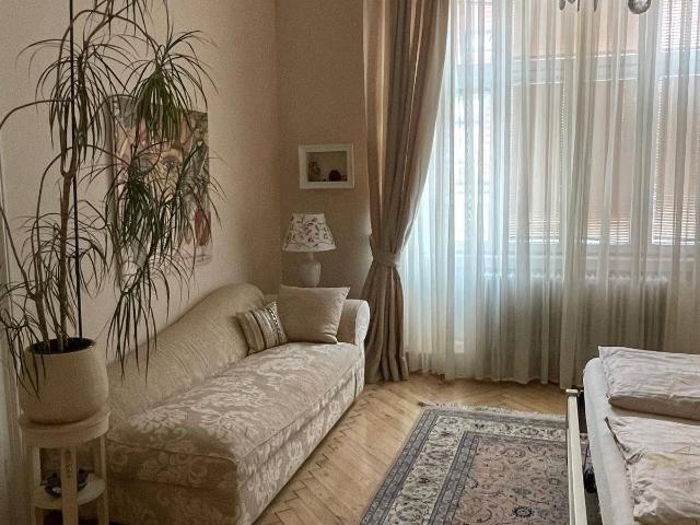 Vollmöblierte 4 Zimmer Altbauwohnung 200m² in Wien 1010