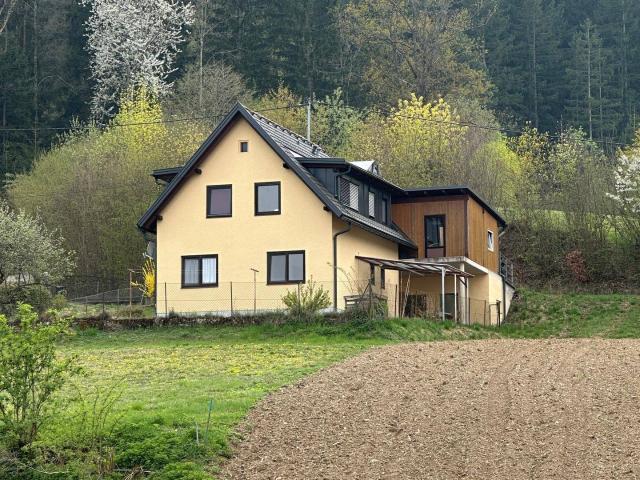Vollmöbliertes Einfamilienhaus 120m² mit Garten