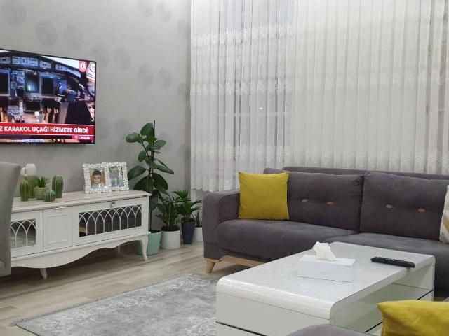 Vollmoebilierte 2,5 Zimmer Wohnung mit Garten in Wien 1140