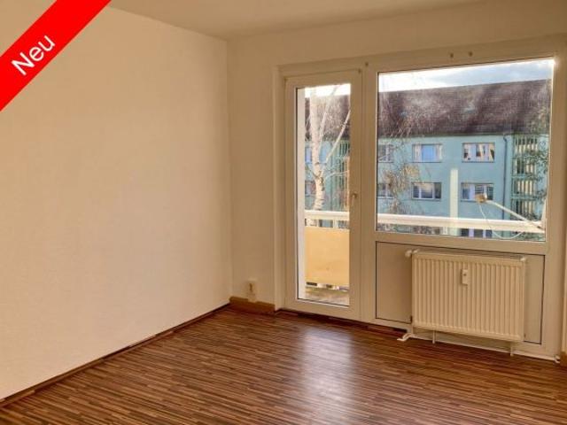 Vollsaniert unter 900 €/m²: Helle 2 Raum Wohnung mit West Balkon, Weitblick & Top Rendite