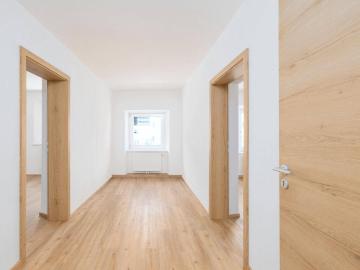Vollsaniert & vermietbar – großzügige Wohnung in zentraler Toplage