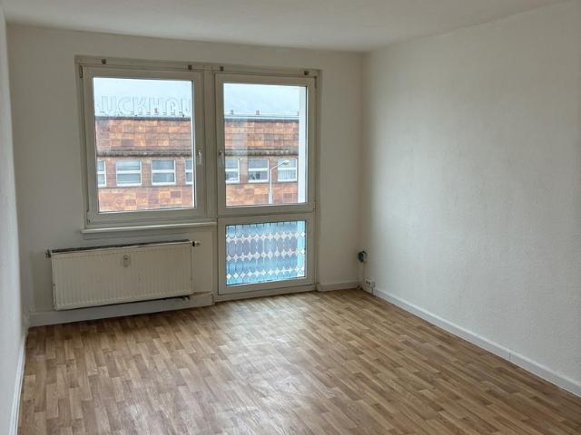 Vollsaniert, zentrumsnahe Wohnung mit Wannenbad