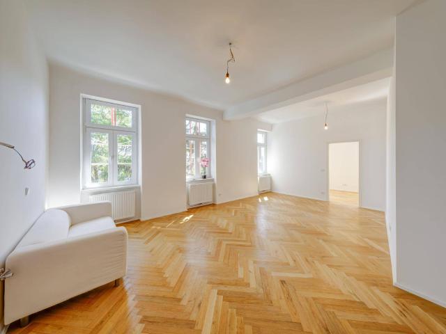 VOLLSANIERTE 2 ZIMMER WOHNUNG / GROSSER WOHNRAUM / NÄHE WIEN MEIDLING BAHNHOF