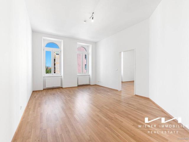 Vollsanierte, großzügige 2 Zimmer Altbauwohnung