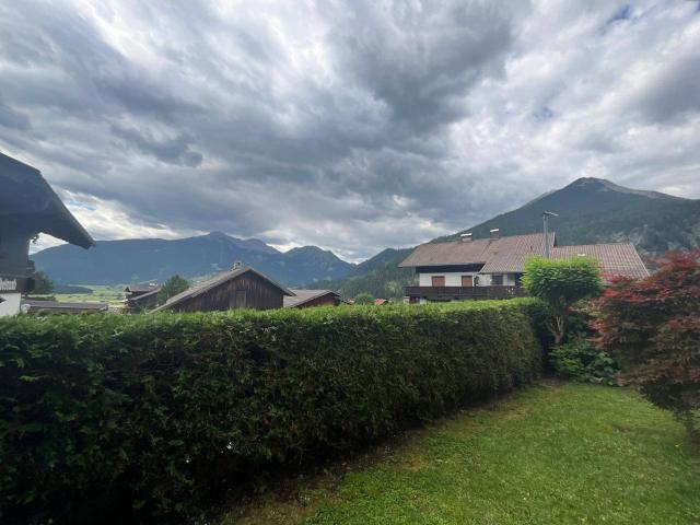 Vollsanierte Erdgeschosswohnung mit Bergblick in Ehrwald mit Garten und Garage teilmöbiliert
