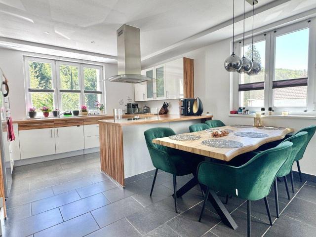 Vollsaniertes 7 Zi Einfamilienhaus in Straß, 208m², Garten, Terrasse, 3 Stellplätze!