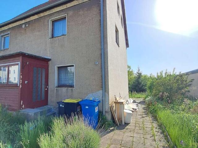Vollsanierungsbedürftige Doppelhaushälfte mit Garten und Potenzial in Freiberg zu verkaufen!