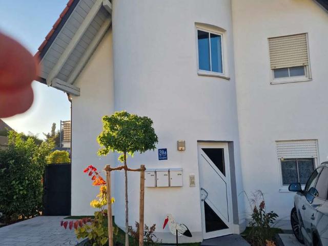 Vollständig möblierte Dachgeschosswohnung mit Balkon + Sauna einziehen mit dem Koffer!