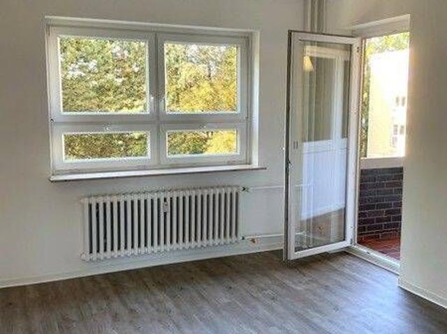 Vollständig modernisierte 4 Zimmer Wohnung mit Balkon, Aufzug und Gäste WC in Berlin Lichtenrade