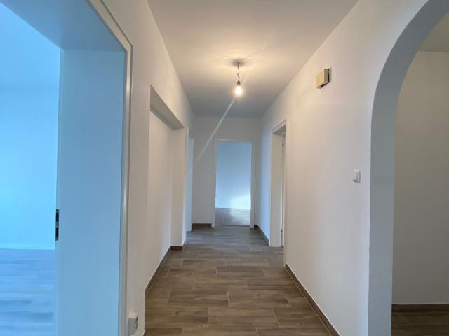 Vollständig renovierte und helle Wohnung im Zentrum von Lohmar mit Balkon und Garage!