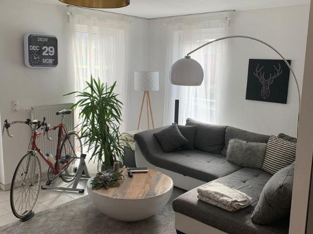 Vollständig renovierte 2 Zimmer Wohnung mit Balkon, Einbauküche + TG in Filderstadt
