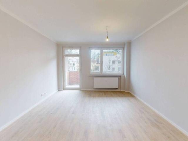 Vollständig renovierte 2 Zimmer Wohnung mit BALKON, saniertem Bad und moderner EBK