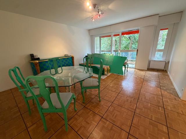 Vollständig renovierte 3,5 Zimmer Wohnung – Luxuswohnung mit Schwimmbad und Garten