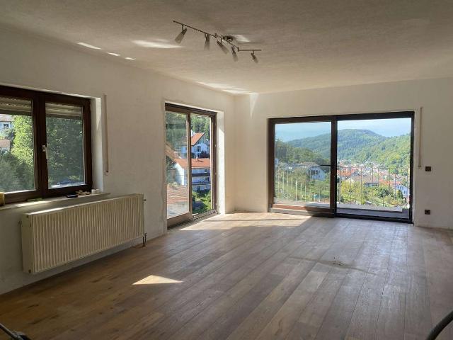 Vollständig renovierte 3 Raum Wohnung mit Terrasse und Einbauküche in Gorxheimertal