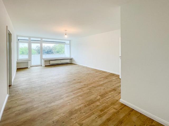 Vollständig renovierte 3 Zimmer Wohnung mit Loggia, Aufzug & zentraler Lage in Moers