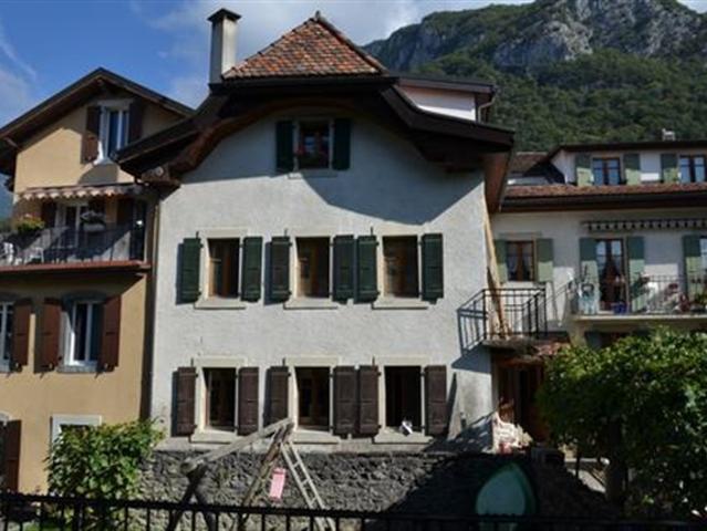 Vollständig renoviertes 4,5 Zimmer Duplex Apartment im 1. Stock