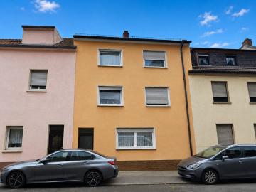 Vollvermietetes 4 Familienhaus mit Garten
