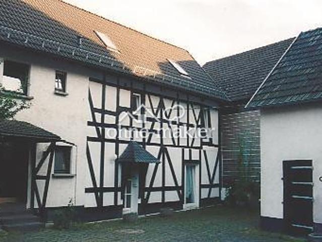 Vollvermietetes Gebäude DHH als Eigennutz möglich mit Nebengebäude und neuer Garage