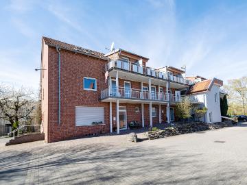 Vollvermietetes Renditeobjekt: 12 Wohneinheiten und eine Lagerhalle in Melle Neuenkirchen!
