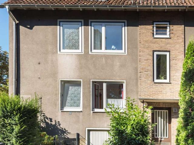 Vollvermietetes Zweifamilienhaus mit Entwicklungspotenzial