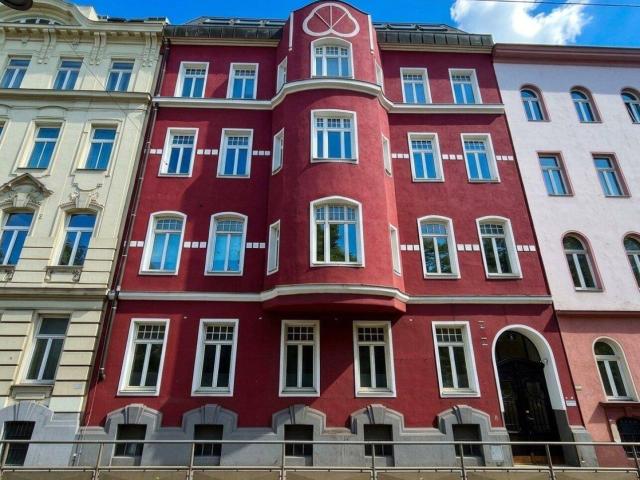 Vor den Toren Schönbrunns ! Unsanierte/Teilsanierte Altbauwohnung gegenüber der Auer Welsbach Park