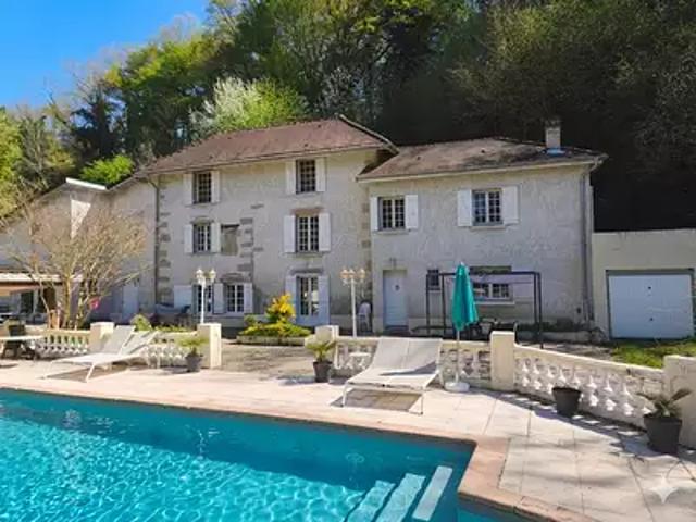Voreppe 38340 Achat / Vente maison 22 pièces t22 piscine jardin
