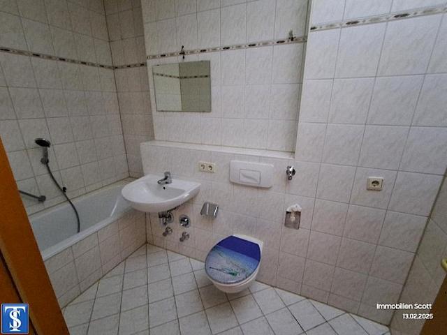 günstige 2 Zimmer Wohnung mit Aufzug im Haus und EBK
