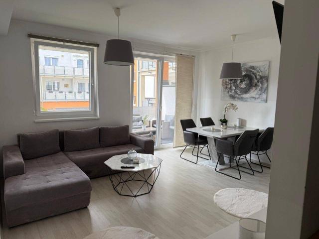 Vösendorf Seepark, Stilvolle 3 Zimmer Wohnung mit Balkon und Parkplatz