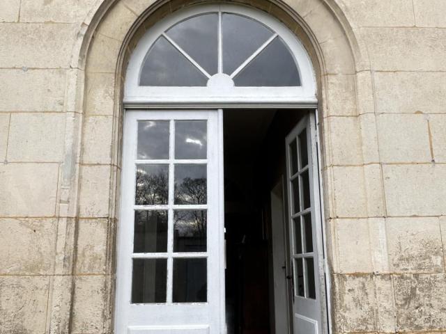 Votre agence Century21 Cabinet de Loynes vous présente à la. 336m² Falaise