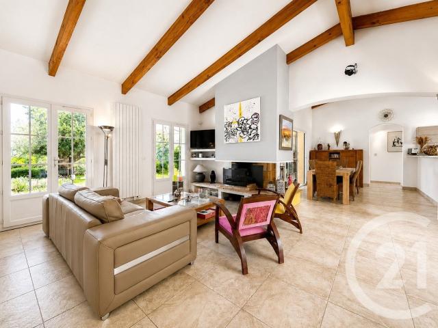 Votre agence Century 21 Dary Immobilier a le plaisir de vous. 156m² Calenzana
