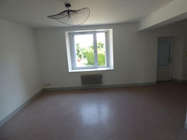 Votre agence France Loire Aubigny S/Nère vous propose cette maison à la location sur la commune de Sury en Vaux