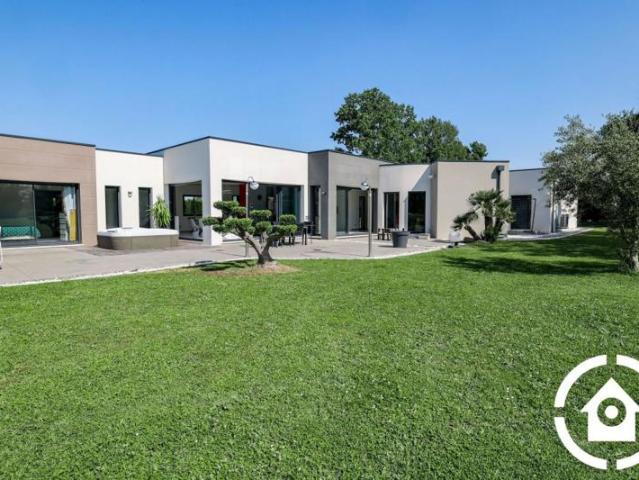 Votre propre Resort Privé: Maison de Prestige avec Étang, Pla