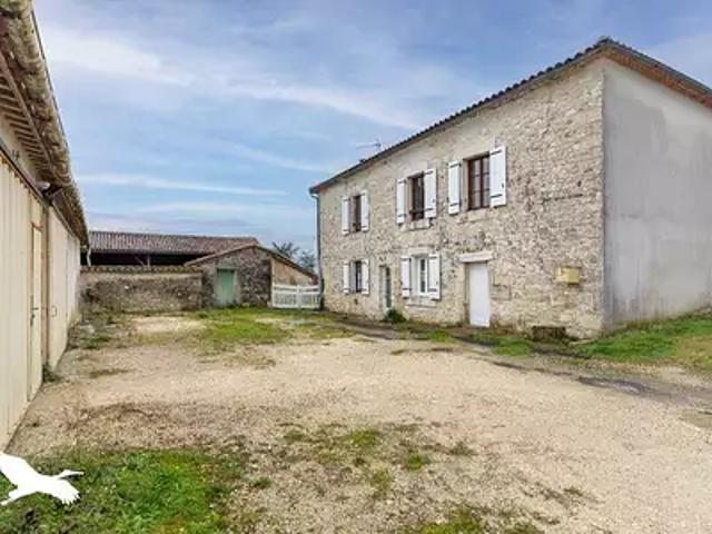 Vouzan 16410 Achat / Vente maison 4 pièces t4 au dernier étage parking