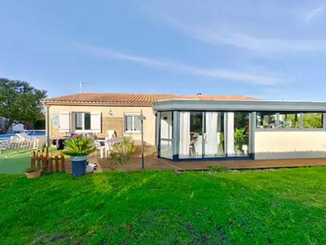 Vouillé 86190 Achat / Vente maison 6 pièces t6 au dernier étage piscine