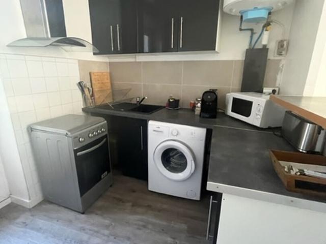 Vous cherchez à louer un grand studio meublé de 28 m2 rénové avec grand jardin à Orange ?
