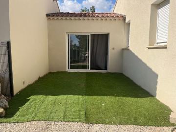 Vous cherchez à louer un studio meublé avec extérieur en campagne mais proche de la ville à Barbentane ?