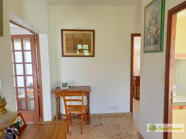 Vous serez agréablement séduits par cette maison des années. 180m² Aigre