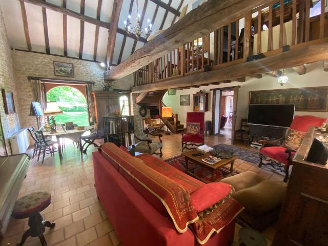 Vous serez séduit par cette Longère et sa maison d'amis de 2. 250m² Toucy