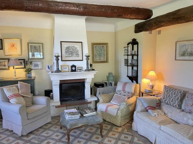 Vous trouverez cette merveilleuse maison de campagne à Corre. m² Correns