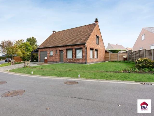 Vrijstaande woning op 559m² met 3 slaapkamers, Oostrozebeke