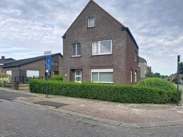 Vrijstaande woning op rustige locatie in centrum Zomergem
