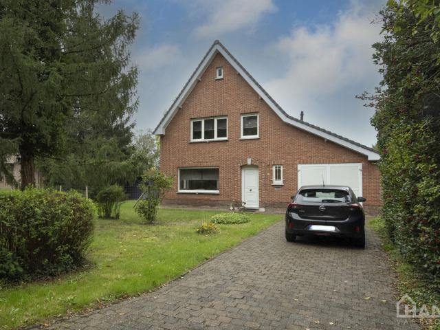 Vrijstaande woning met inpandige garage
