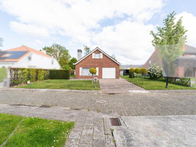 Vrijstaande woning met 4 slaapkamers garage en grote tuin
